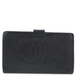 Chanel - CC Caviar wallet.