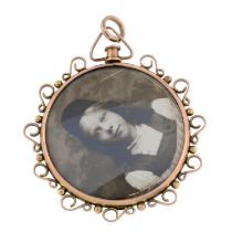 Early 20th century 9ct gold locket pendant