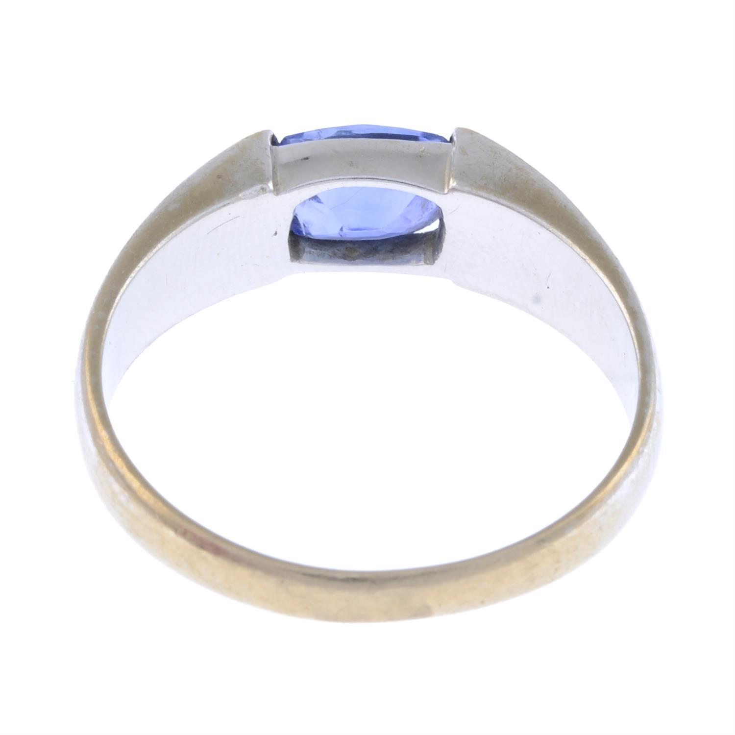Sapphire single-stone ring - Image 2 of 2