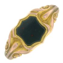 Edwardian 9ct gold bloodstone signet ring
