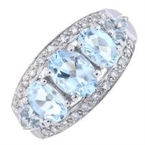 9ct gold aquamarine & diamond ring