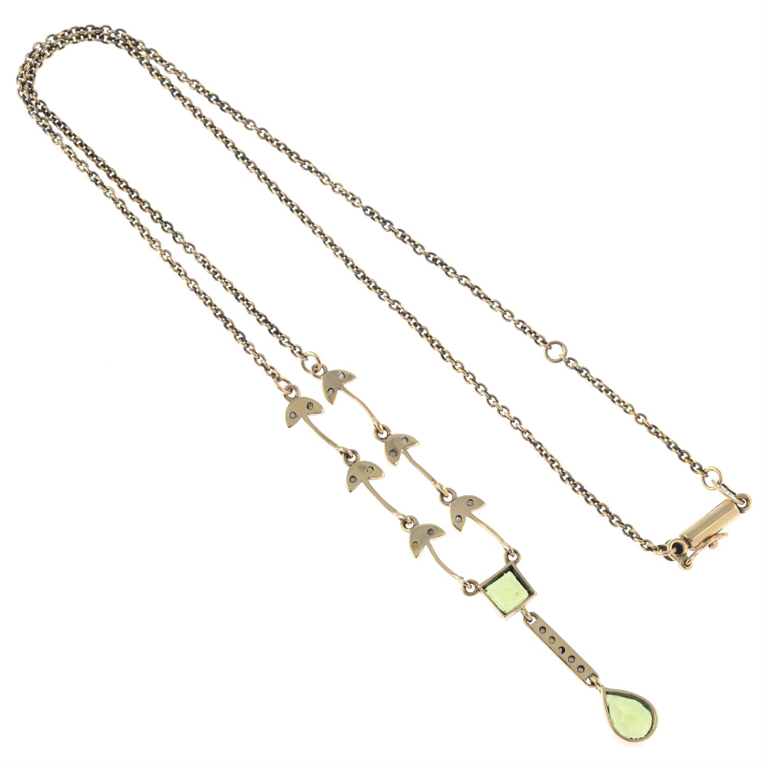 9ct gold peridot and split pearl necklace - Image 2 of 2