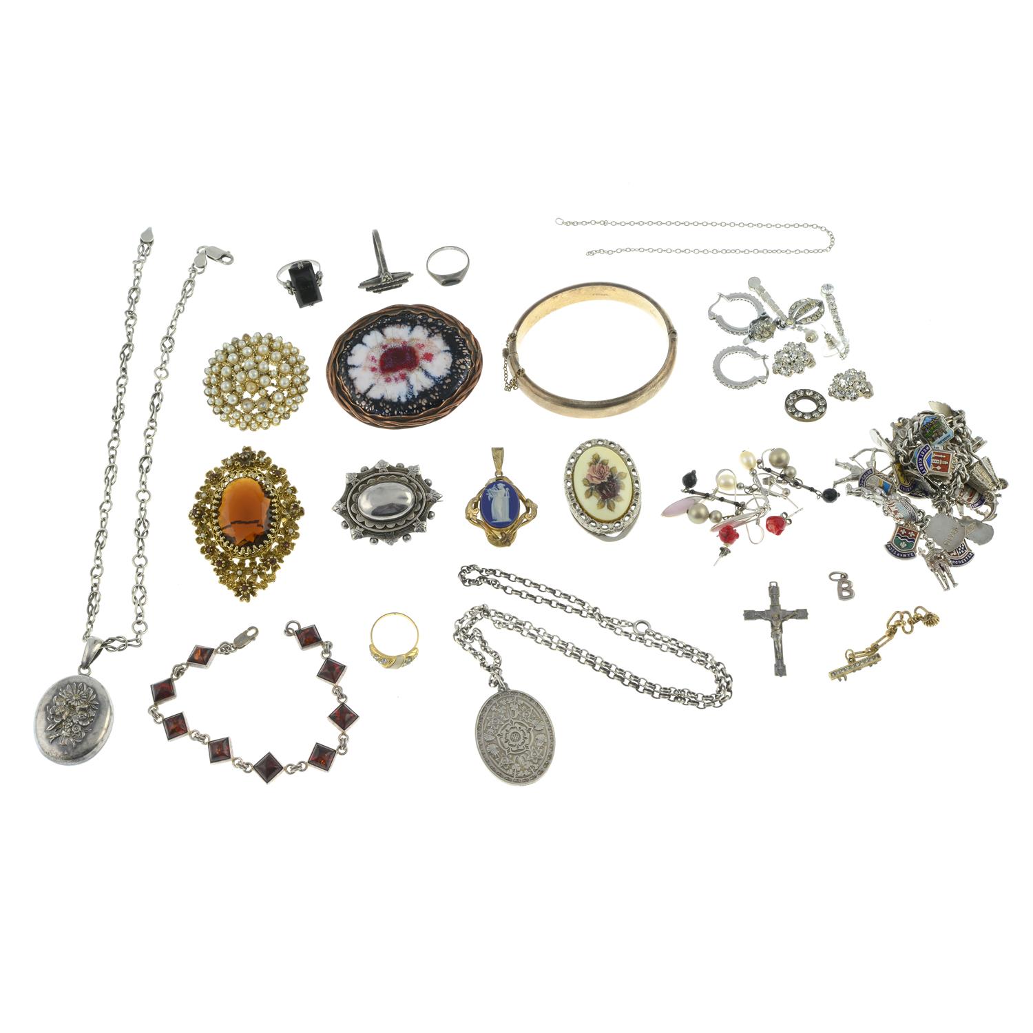 Selection of jewellery