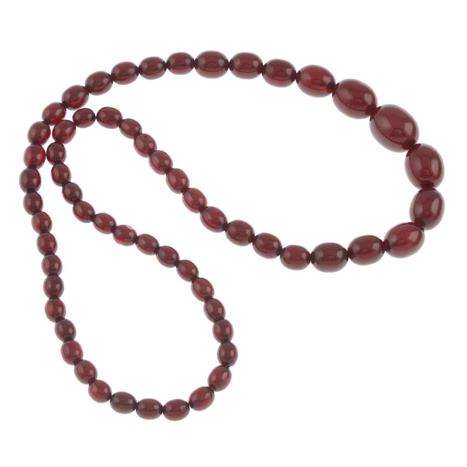 Graduated bakelite bead necklace - Image 2 of 2