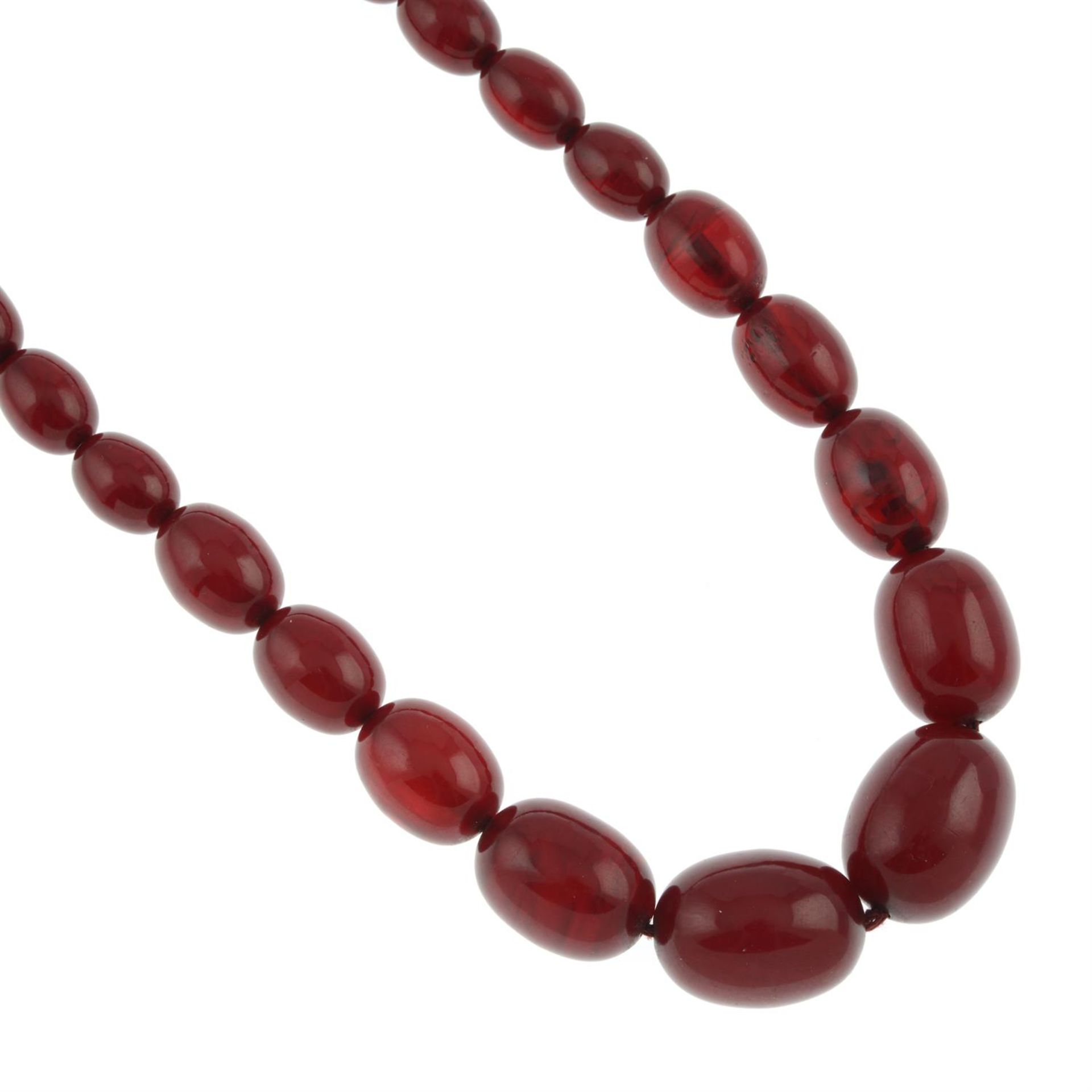 Graduated bakelite bead necklace - Image 2 of 2