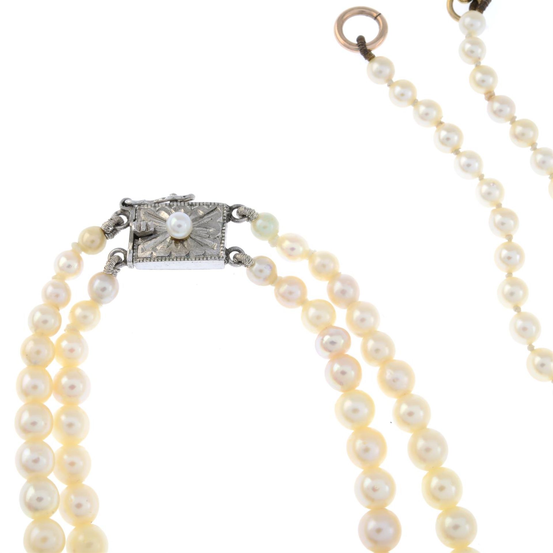 Two cultured pearl necklaces - Image 2 of 2