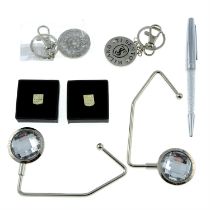 Seven items of jewellery