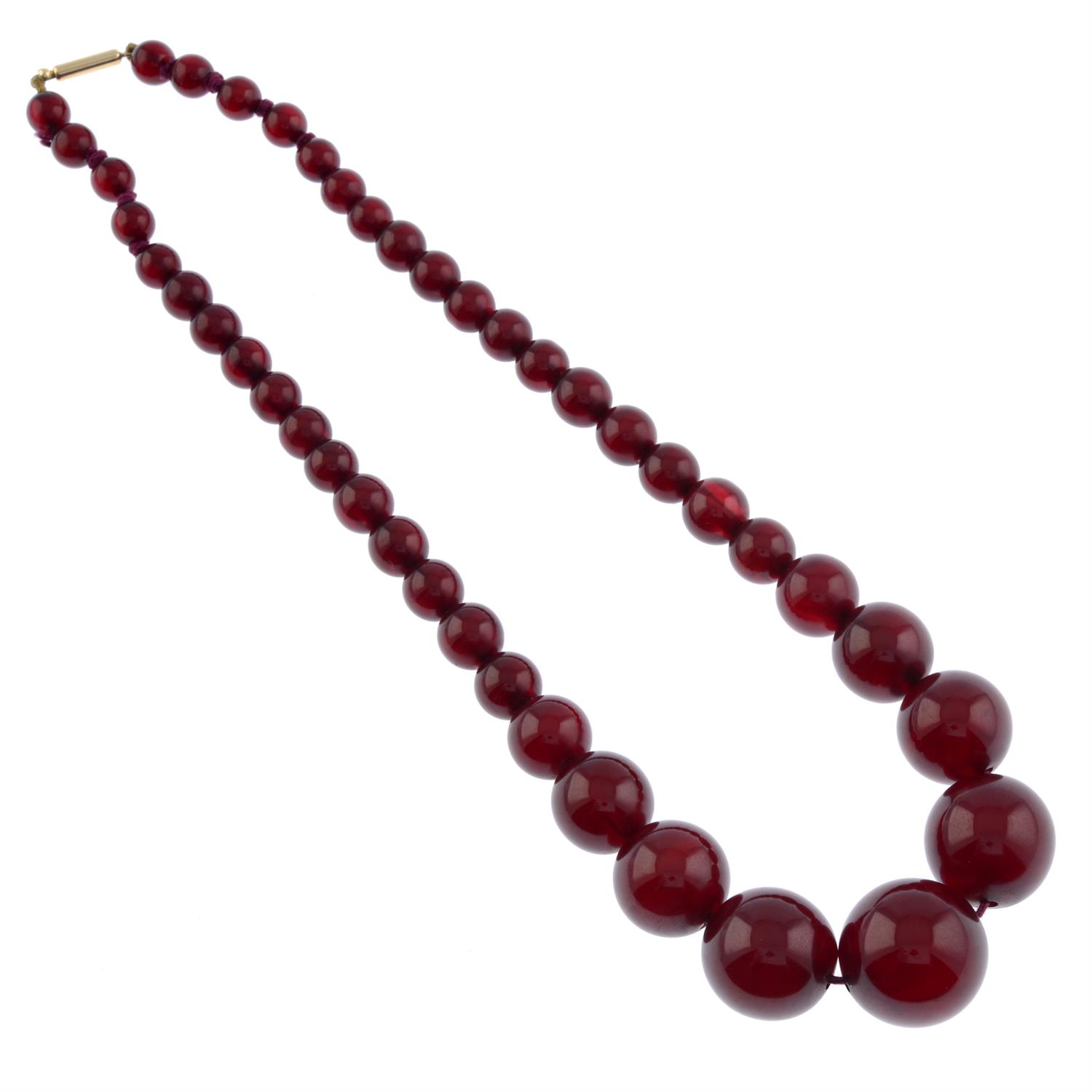 Bakelite necklace - Image 2 of 2