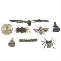 Eight Victorian & later jewellery items