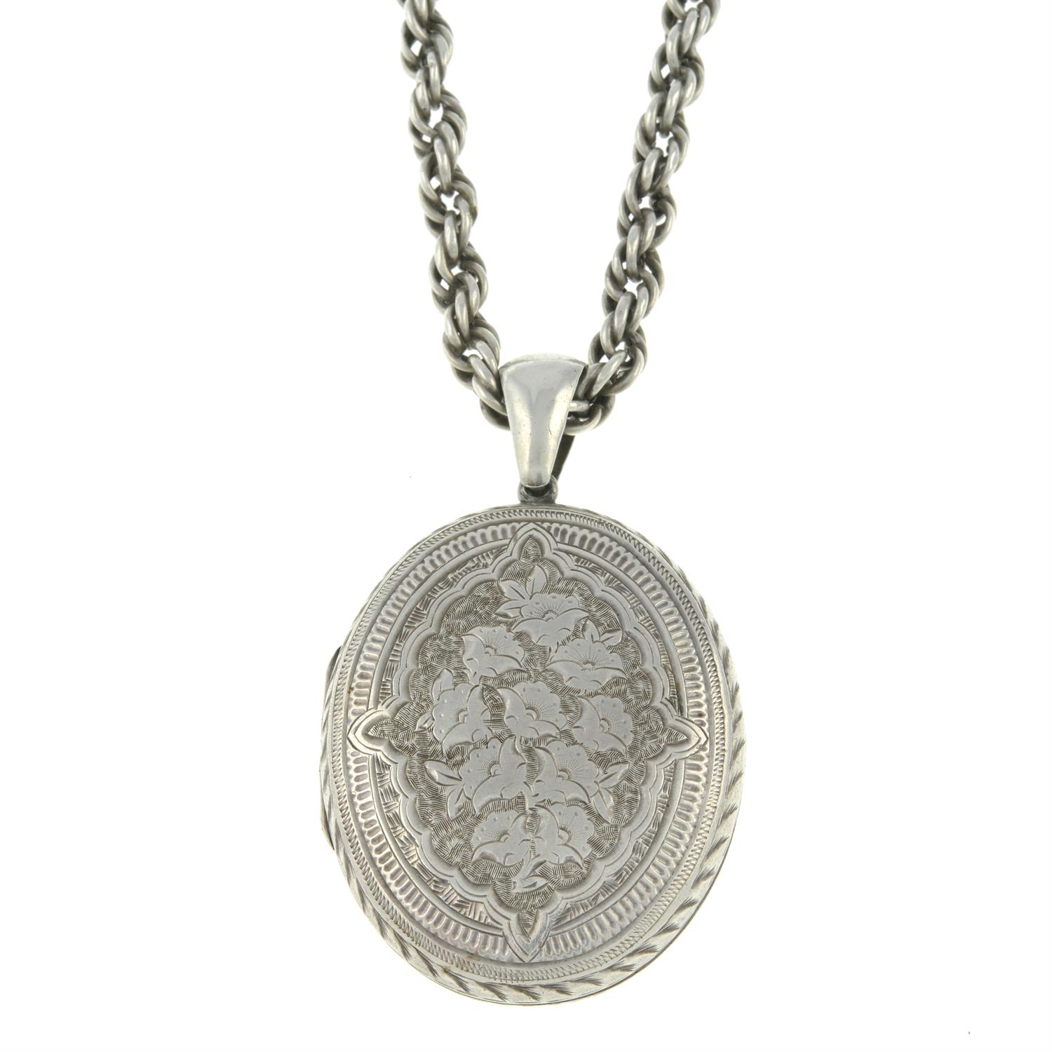 Victorian locket pendant, later chain