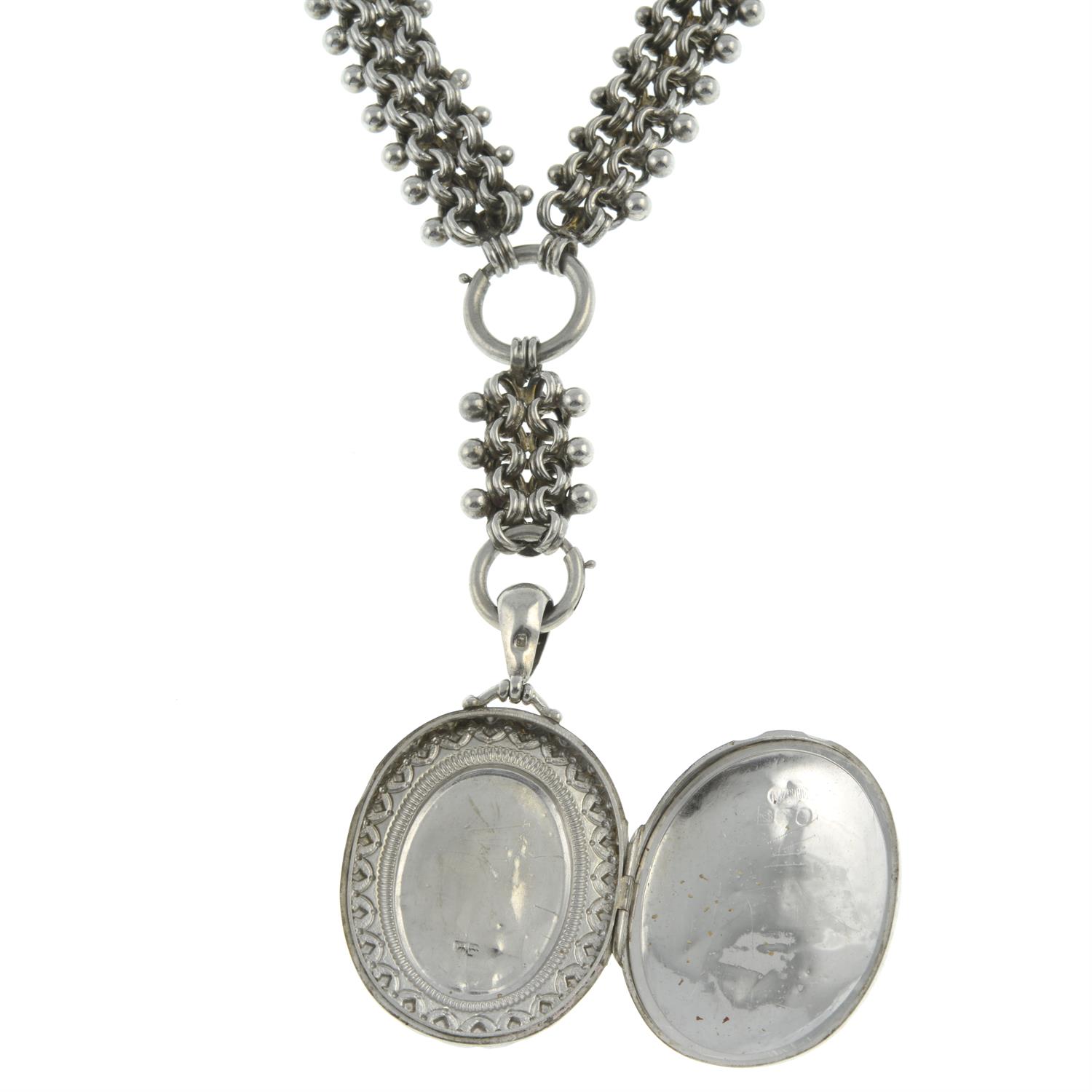 Vitorian locket pendant with chain - Image 2 of 3