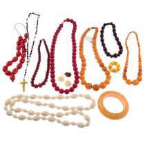 Selection of bakelite & plastic bead necklaces