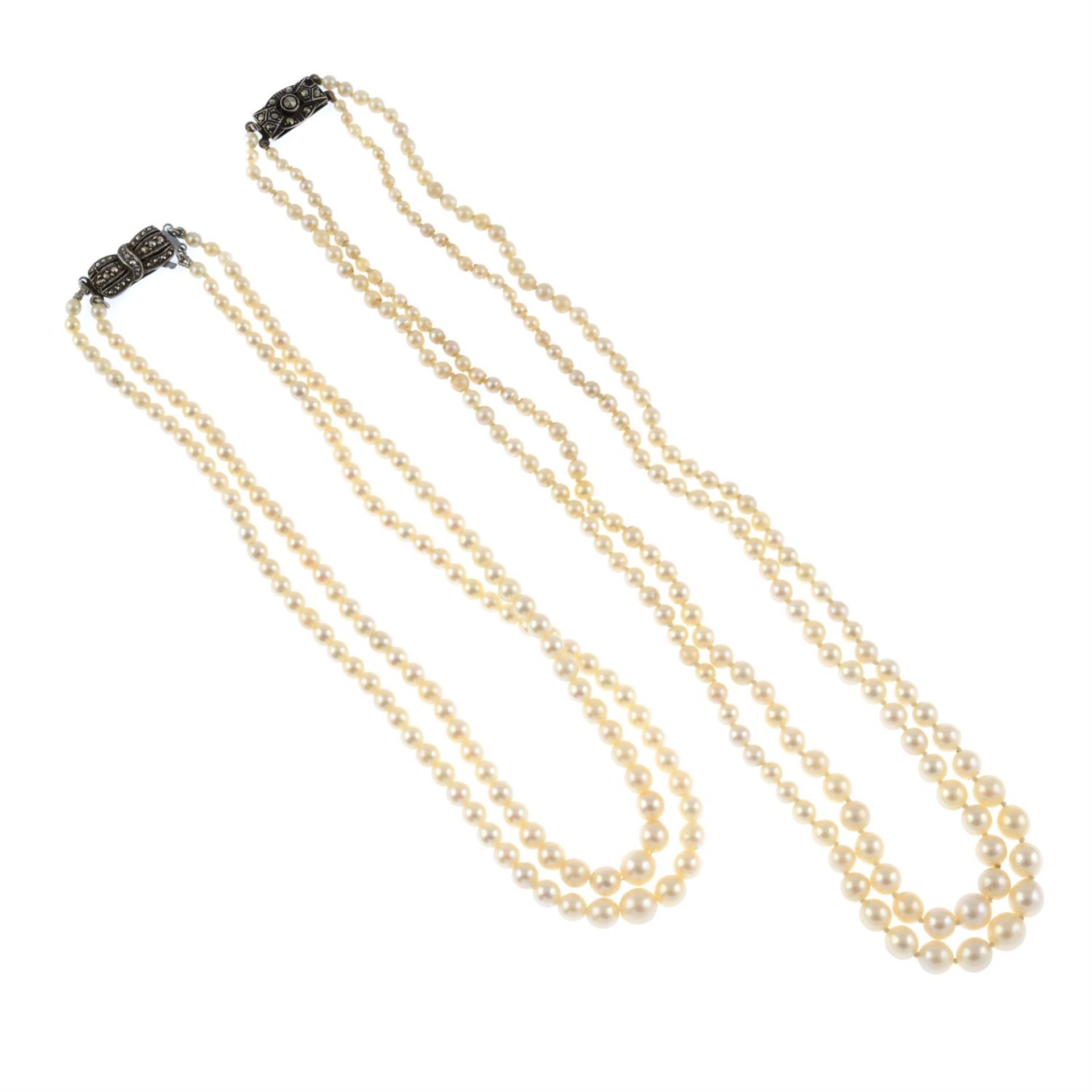 Two cultured pearls necklaces