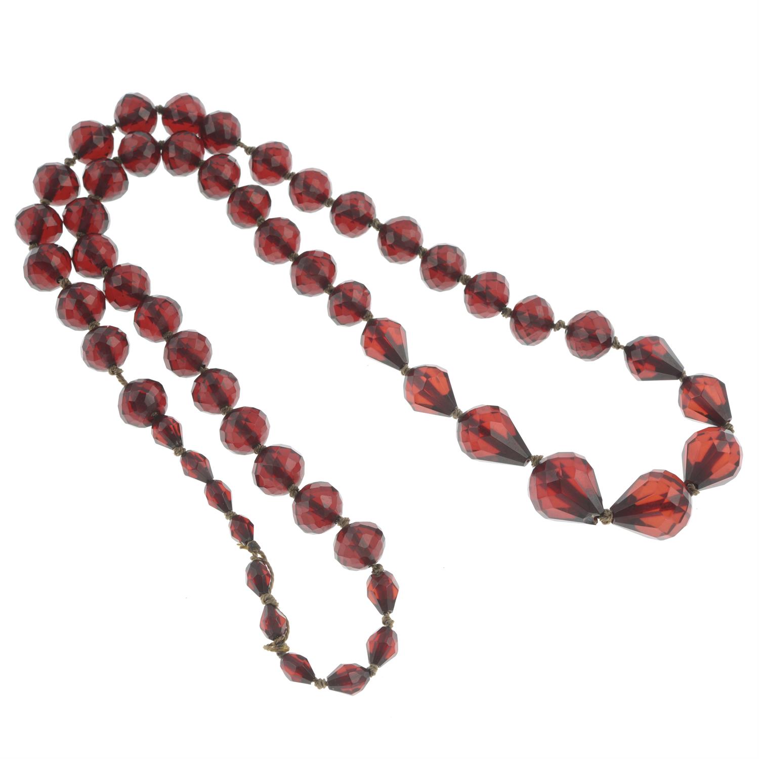 Bakelites single-strand necklace - Image 2 of 2