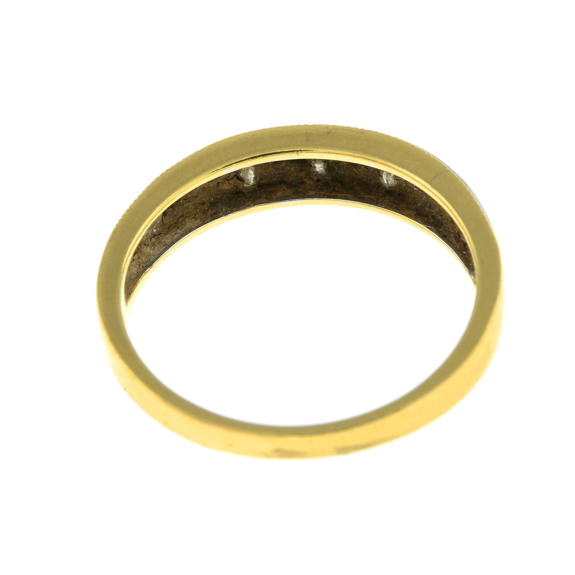 18ct gold diamond ring - Image 2 of 2