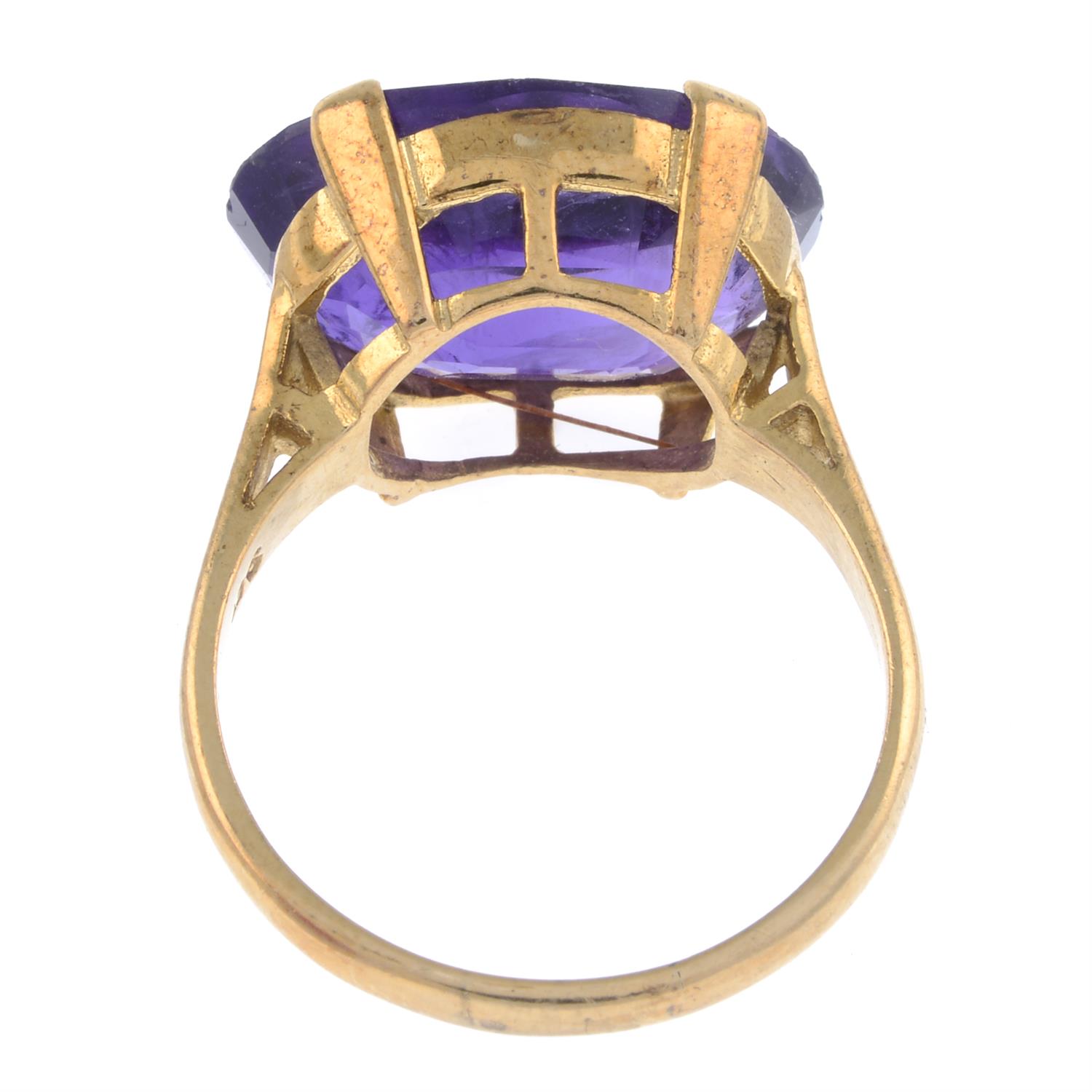 9ct gold amethyst single-stone dress ring - Image 2 of 2