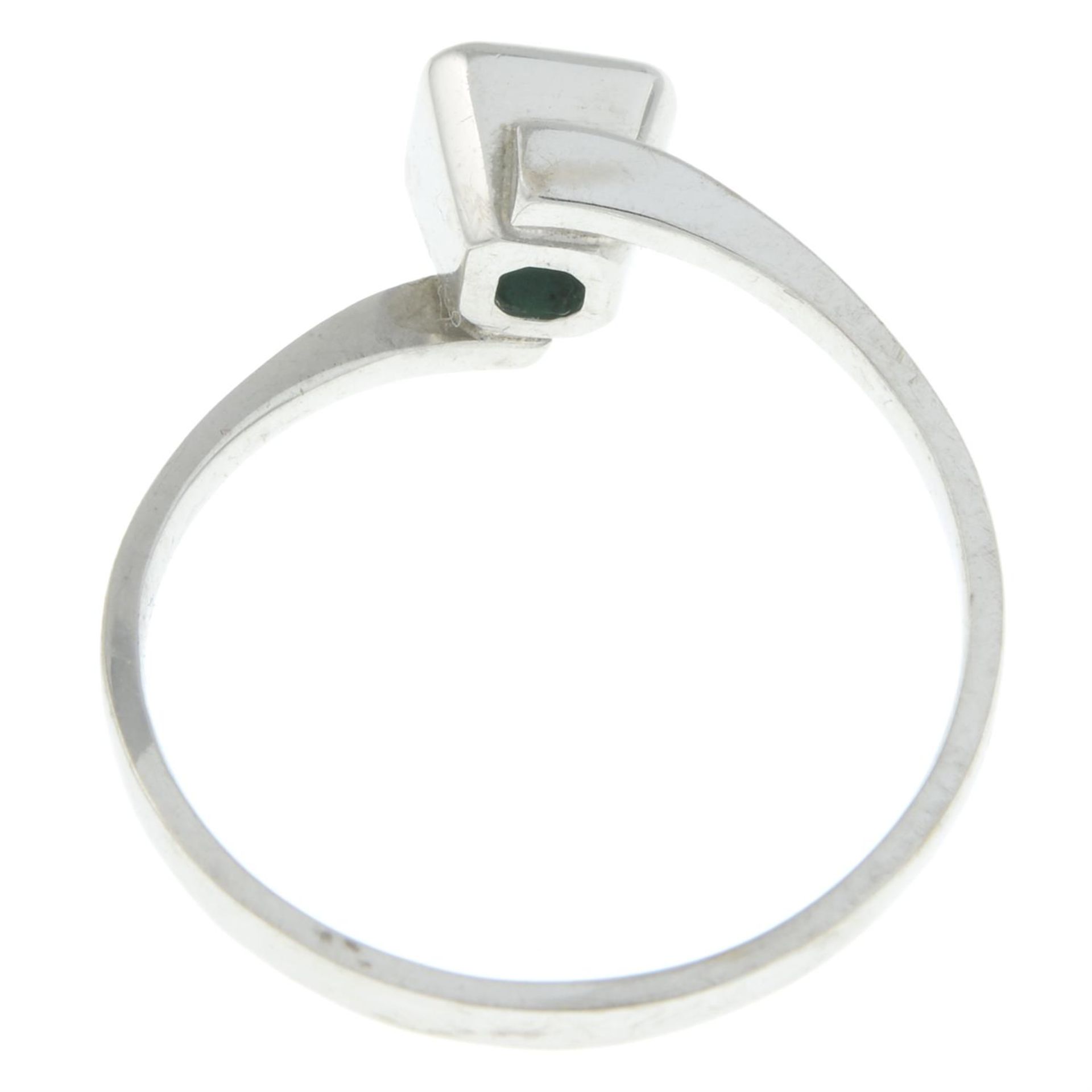Emerald single-stone ring - Image 2 of 2