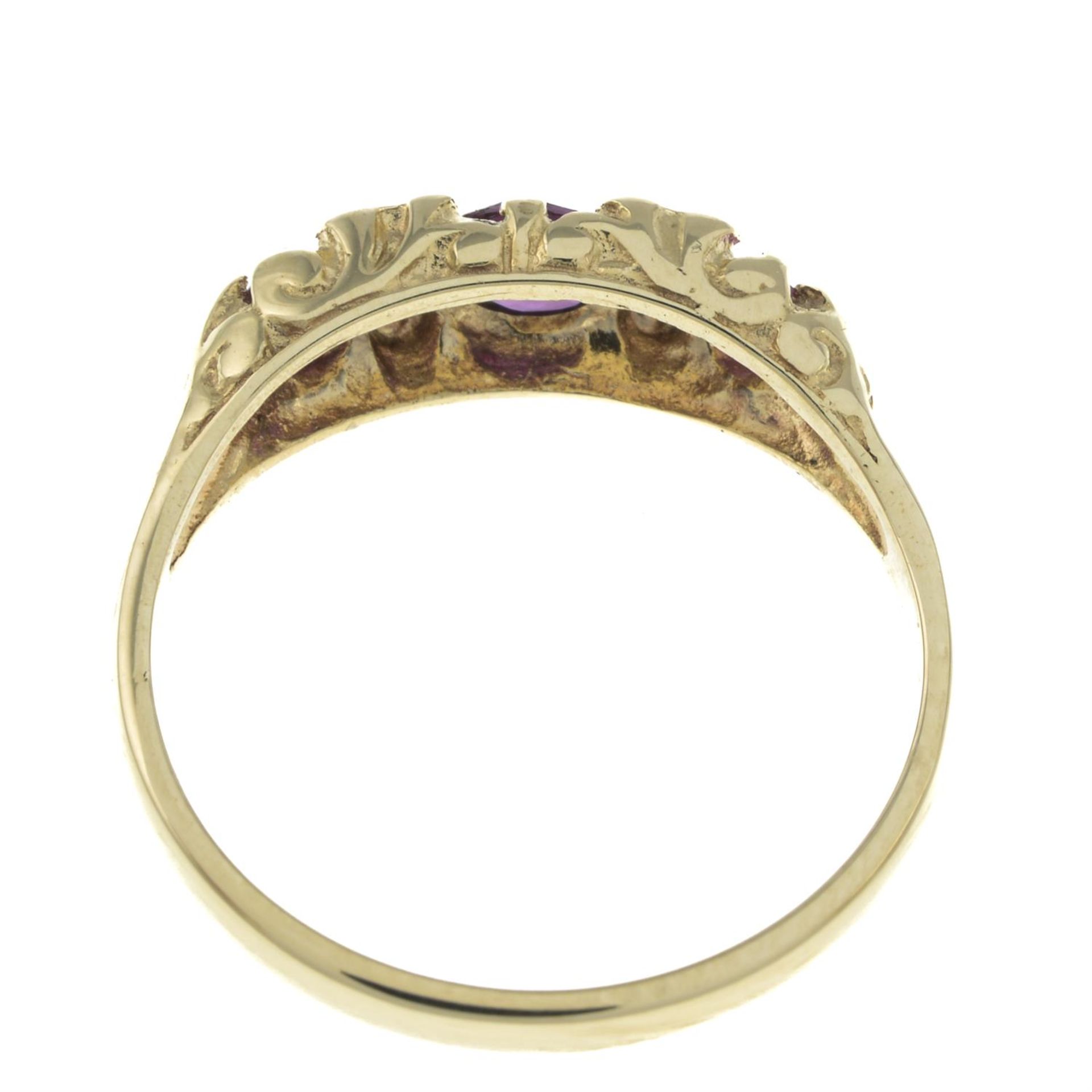 9ct gold garnet & diamond ring - Image 2 of 2