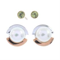 pair of cultured peal stud earrings and peridot stud earrings