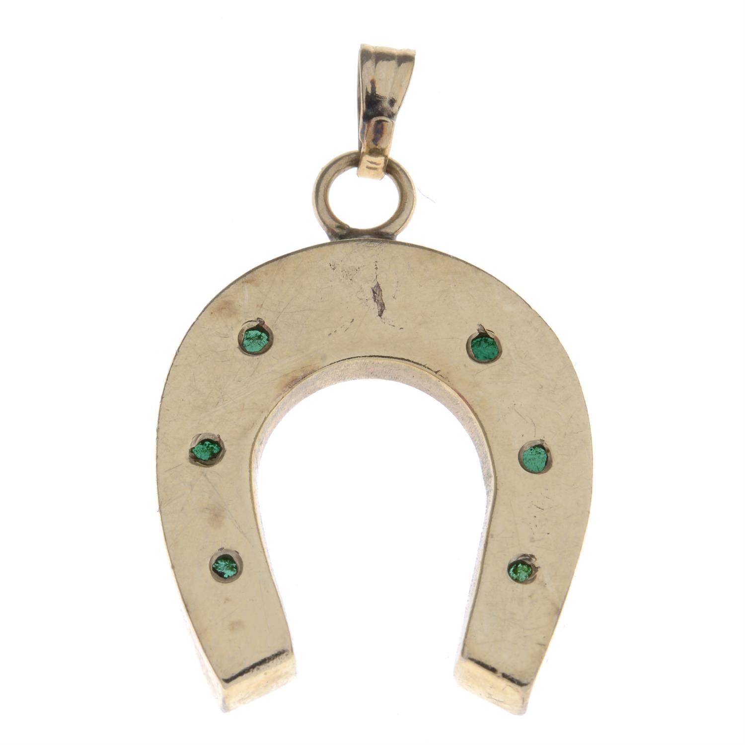 Green paste horseshoe pendant - Image 2 of 2