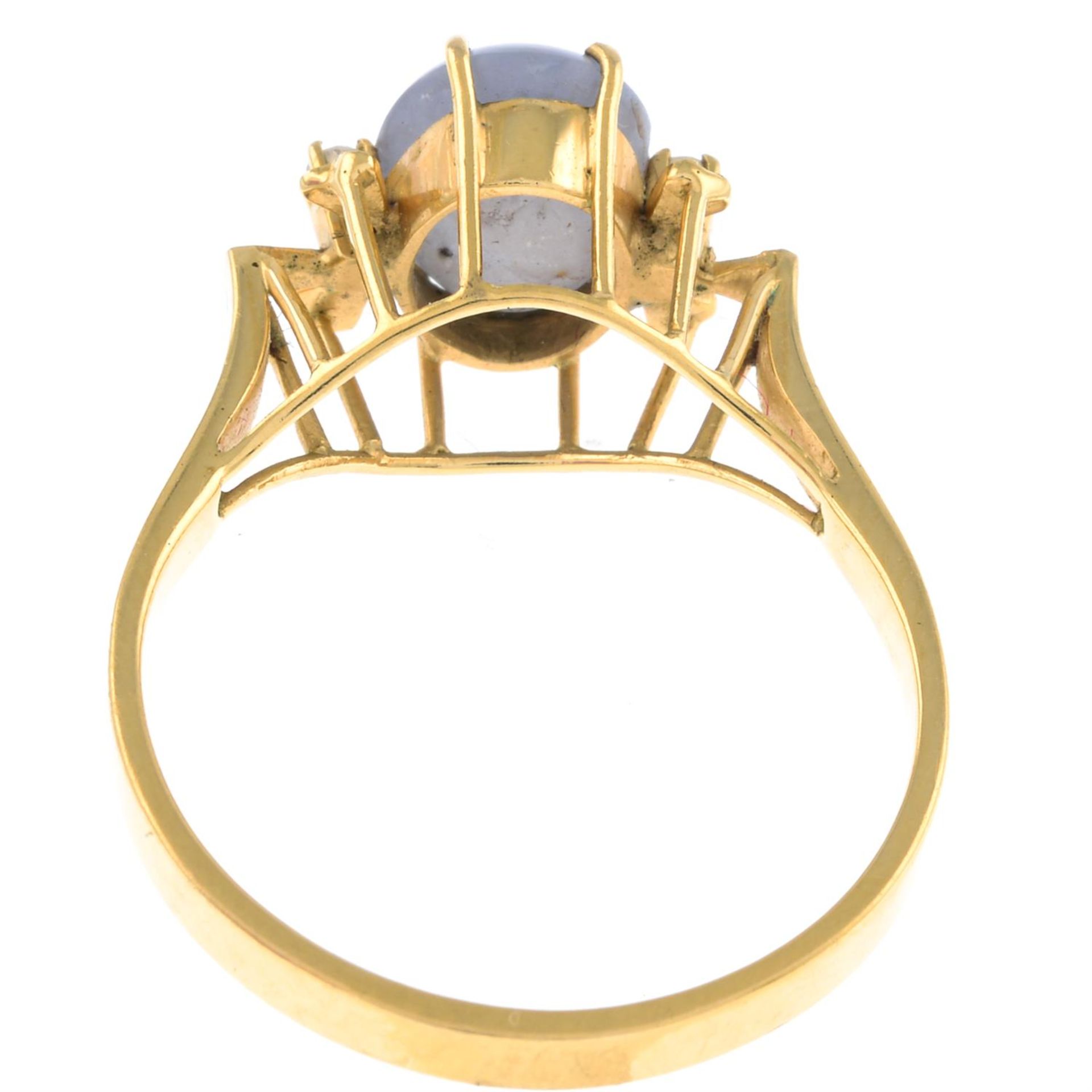 Star sapphire & diamond three-stone ring - Image 2 of 2