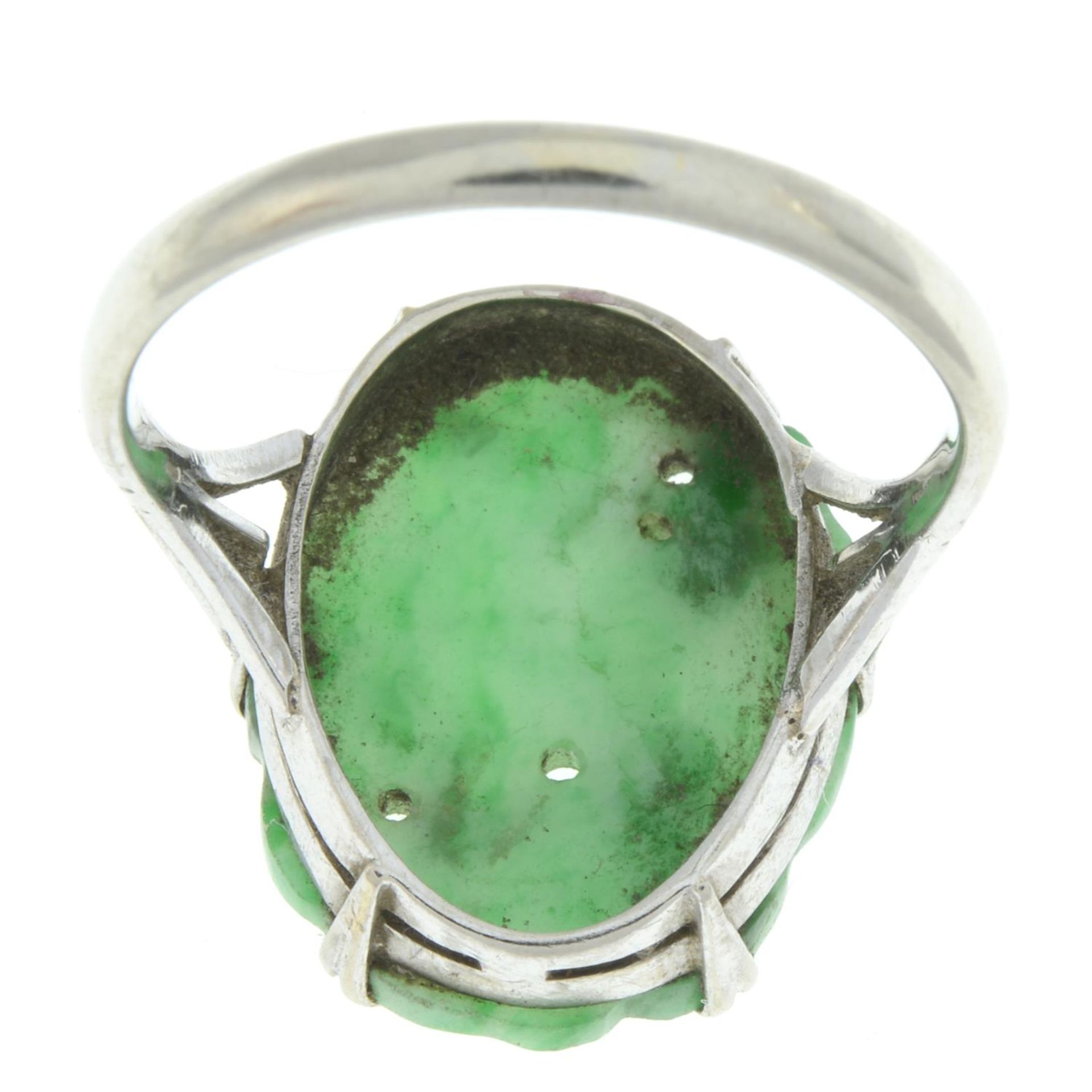 Mid 20th century 9ct gold carved jade ring - Image 2 of 2