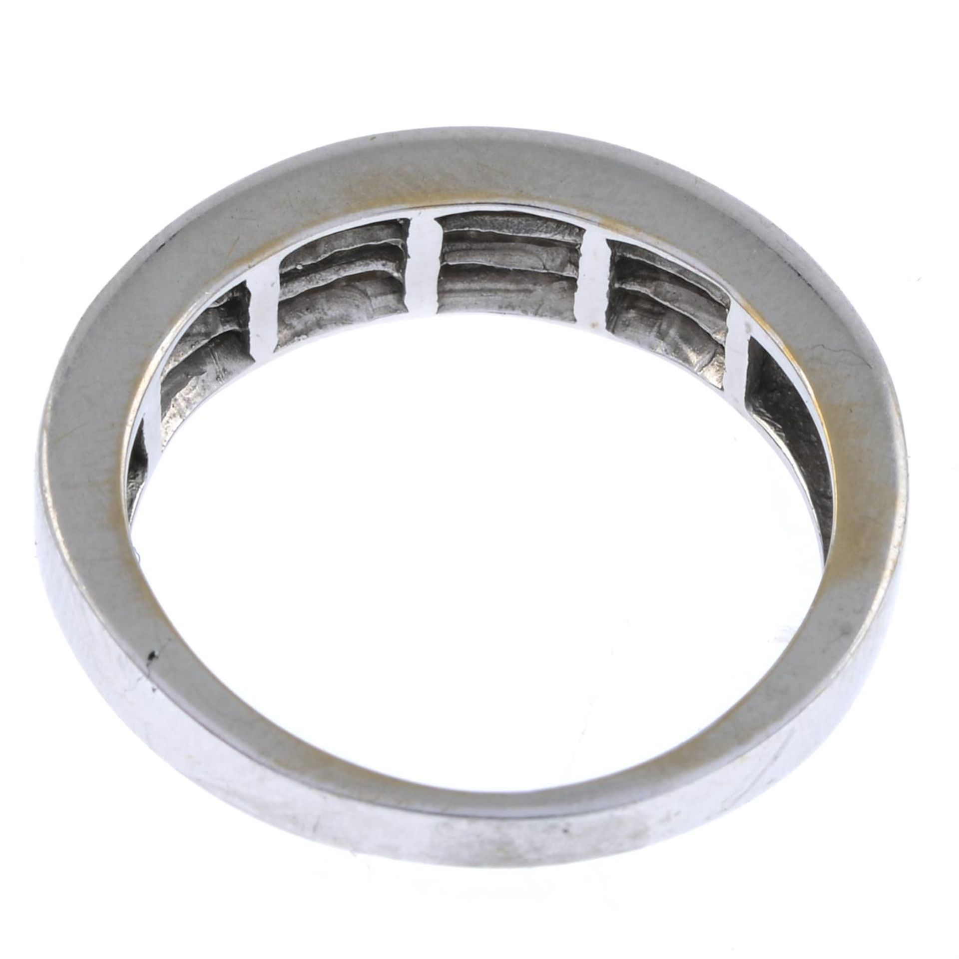 18ct gold diamond band ring - Image 2 of 2