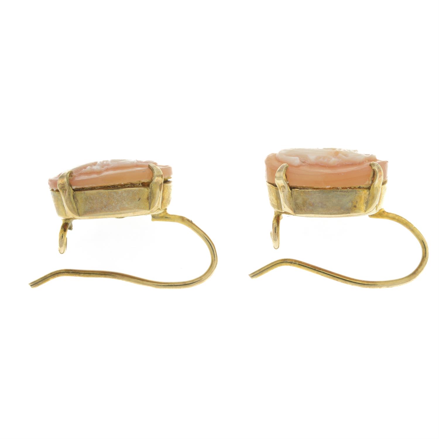 9ct gold shell cameo earrings - Image 3 of 3