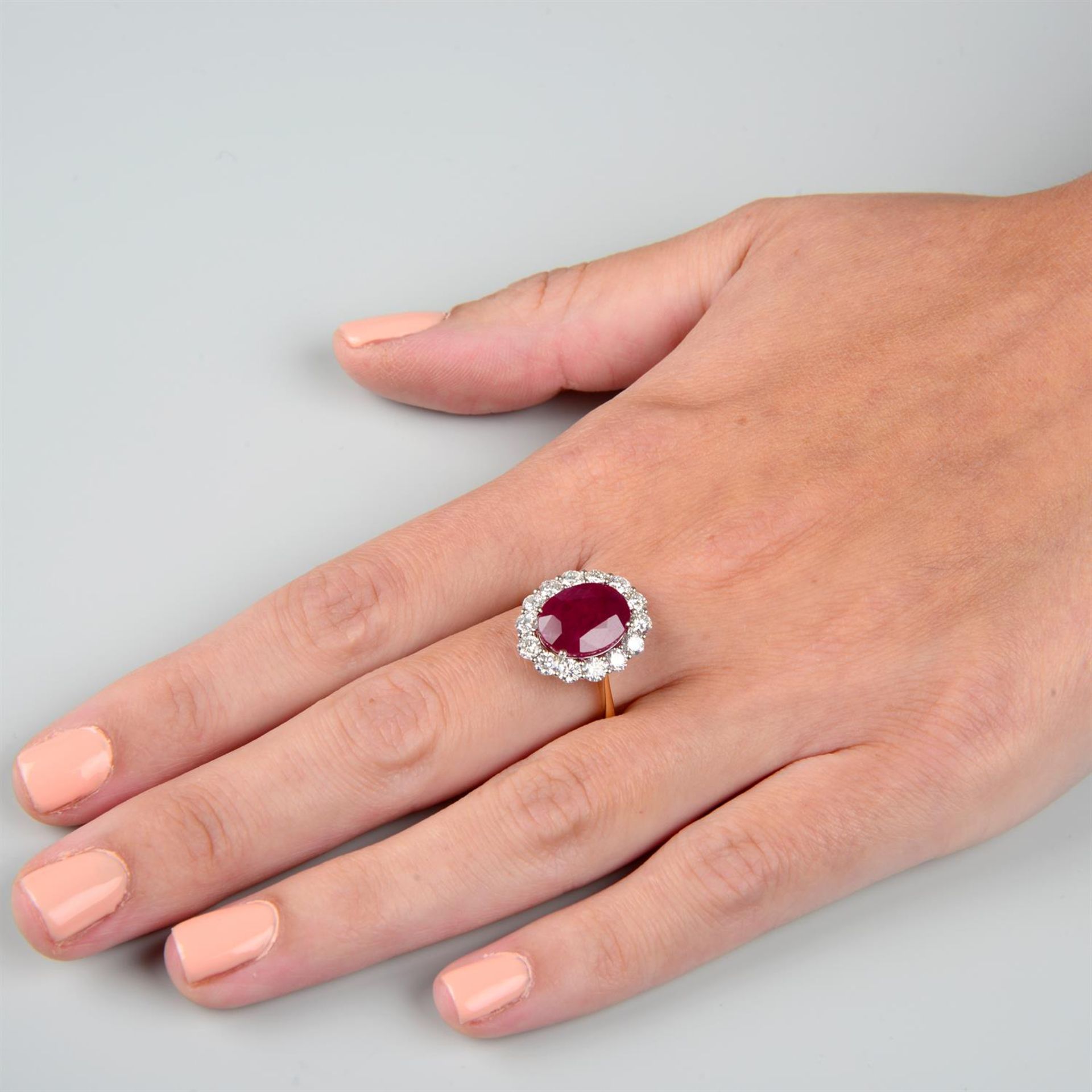 18ct gold ruby & diamond cluster ring - Image 5 of 5