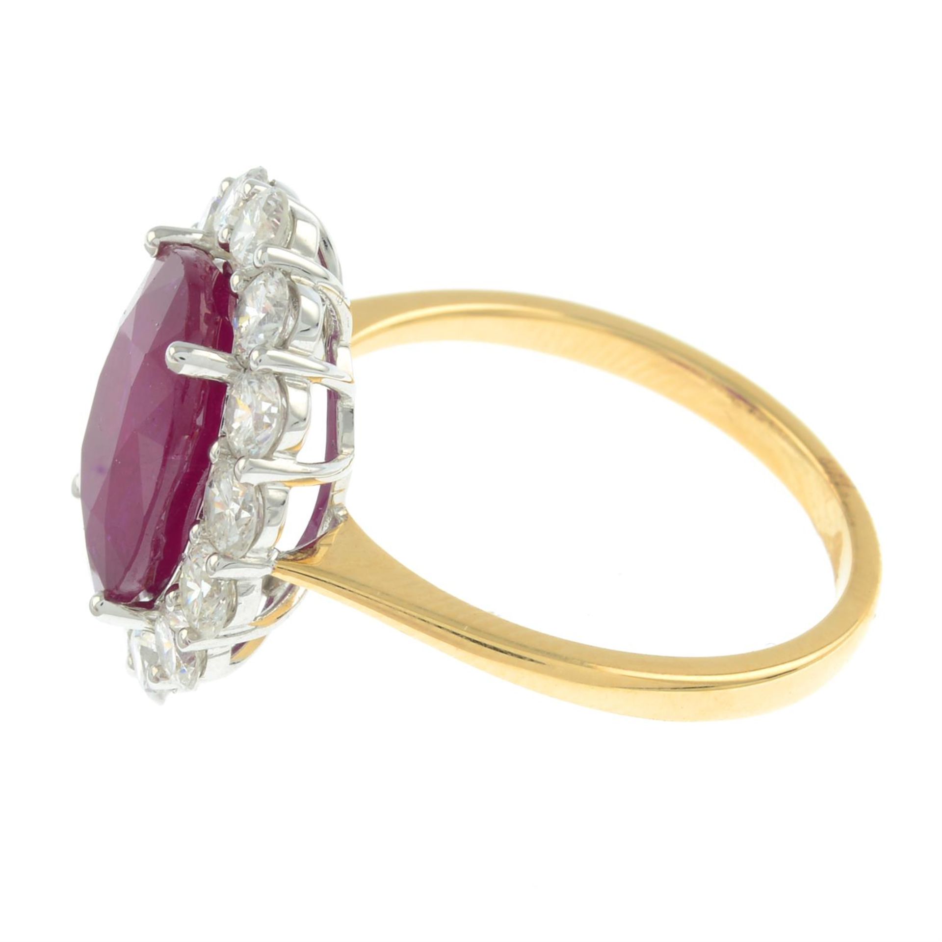 18ct gold ruby & diamond cluster ring - Image 4 of 5