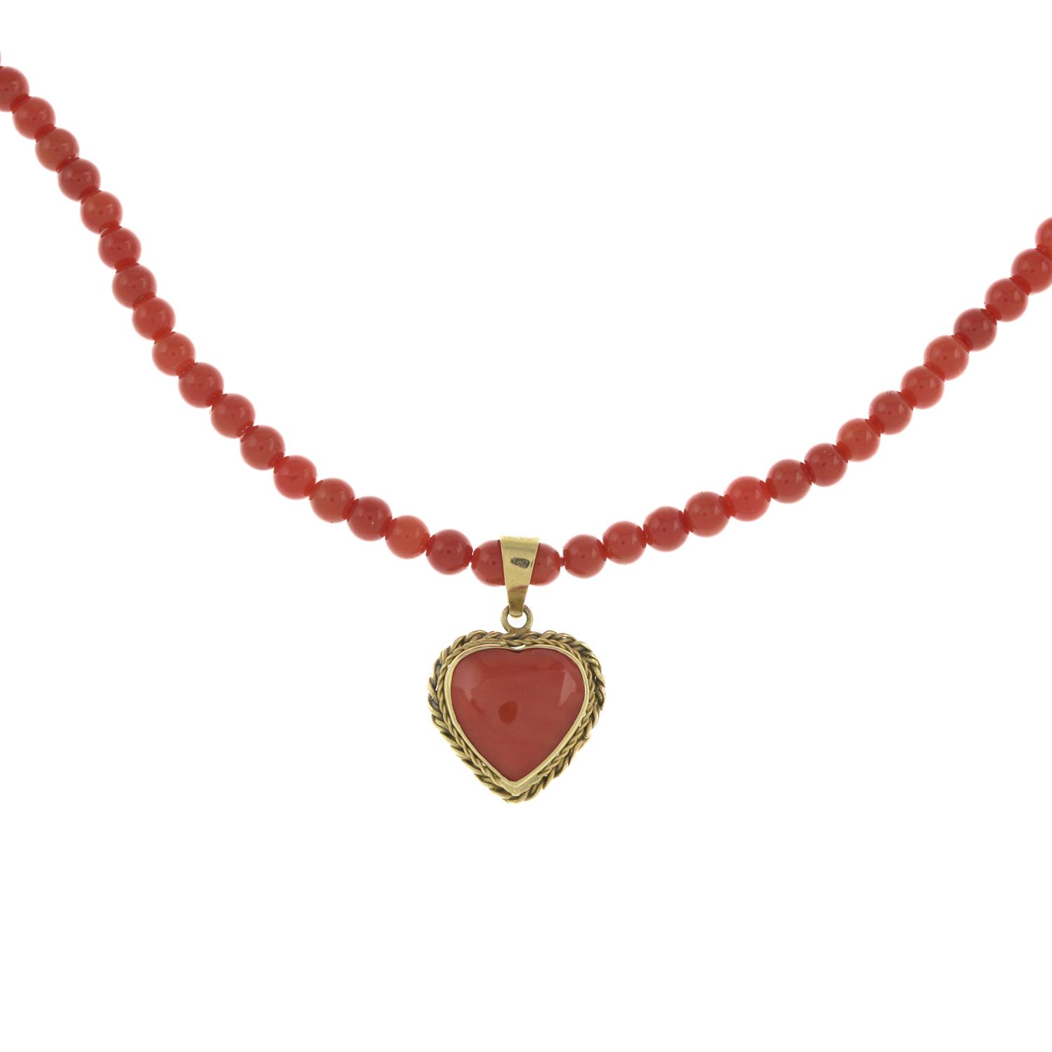 Coral single-strand bead necklace, with heart-shape coral pendant - Image 2 of 2