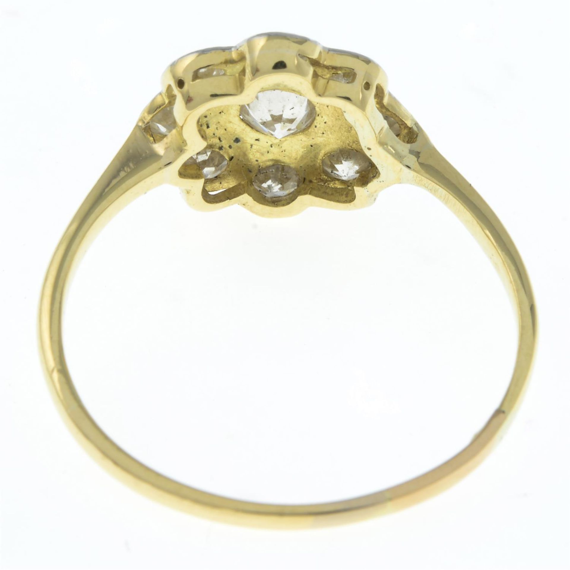 Diamond cluster ring - Image 2 of 2