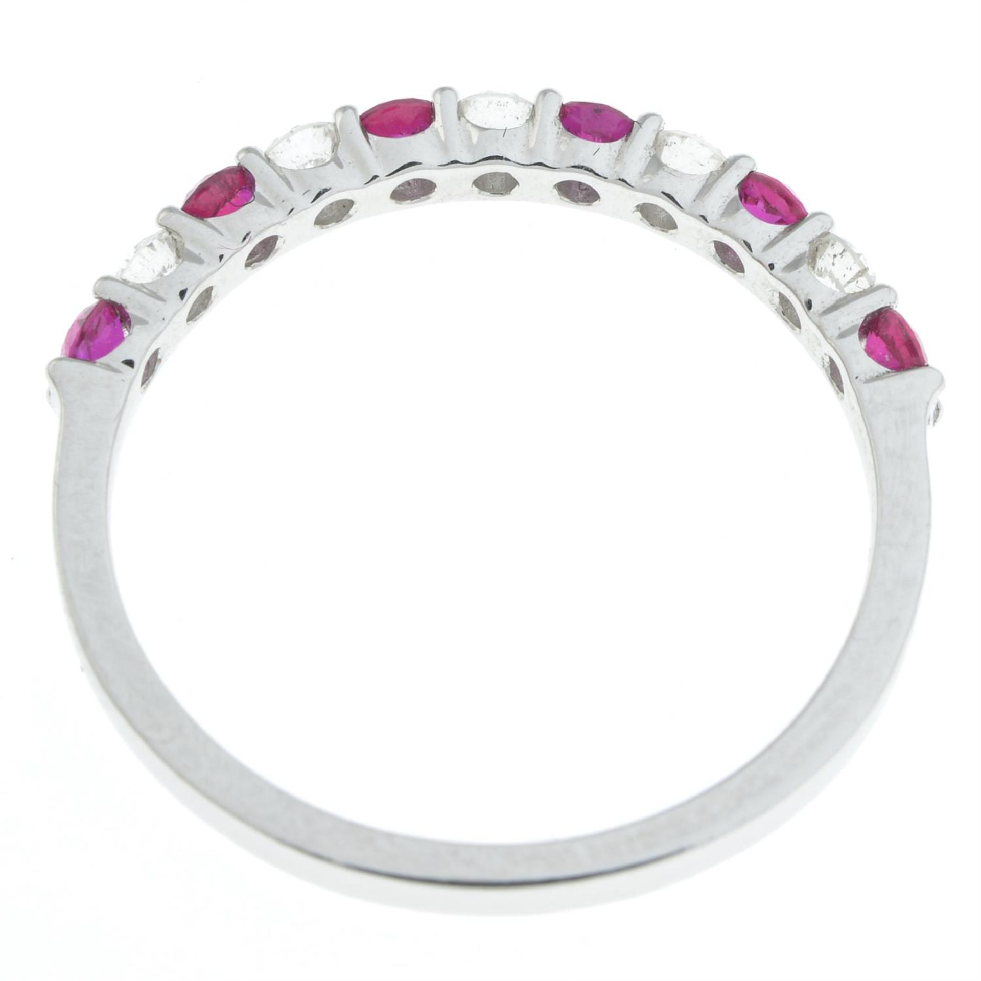 18ct gold ruby & diamond band ring - Image 2 of 2