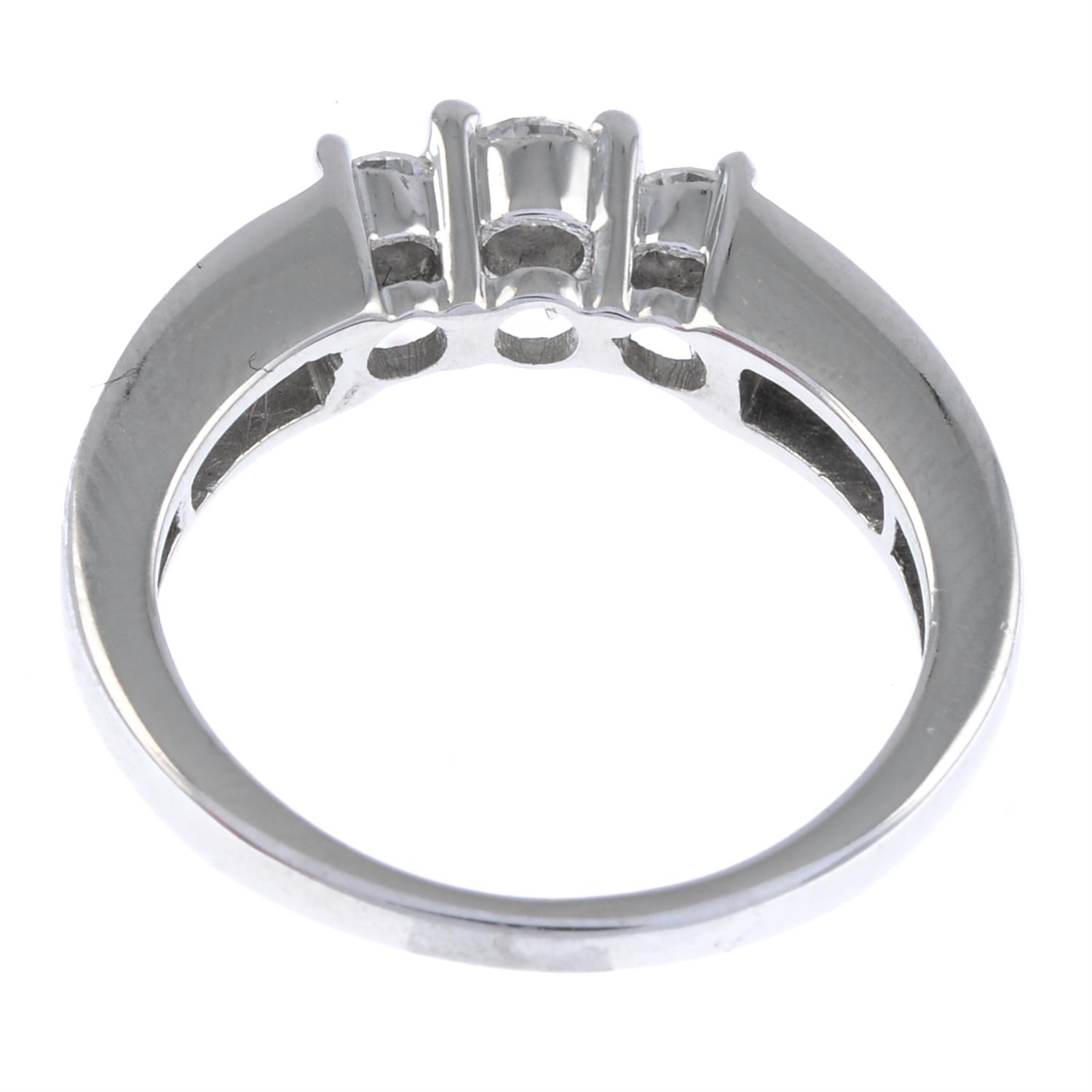 14ct gold diamond ring - Image 2 of 2