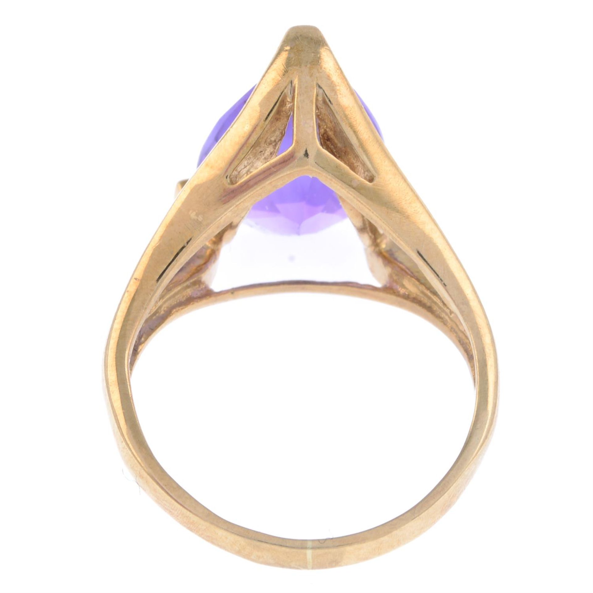 9ct gold amethyst single-stone ring - Image 2 of 2