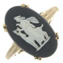 9ct gold wedgewood cameo ring.