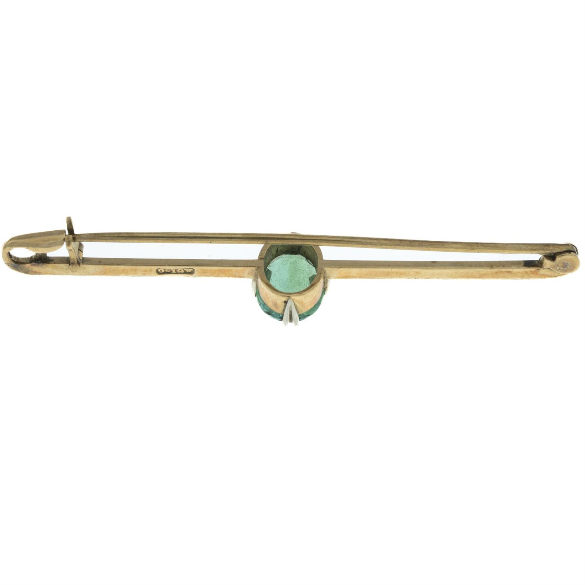 Green tourmaline bar brooch - Image 2 of 2