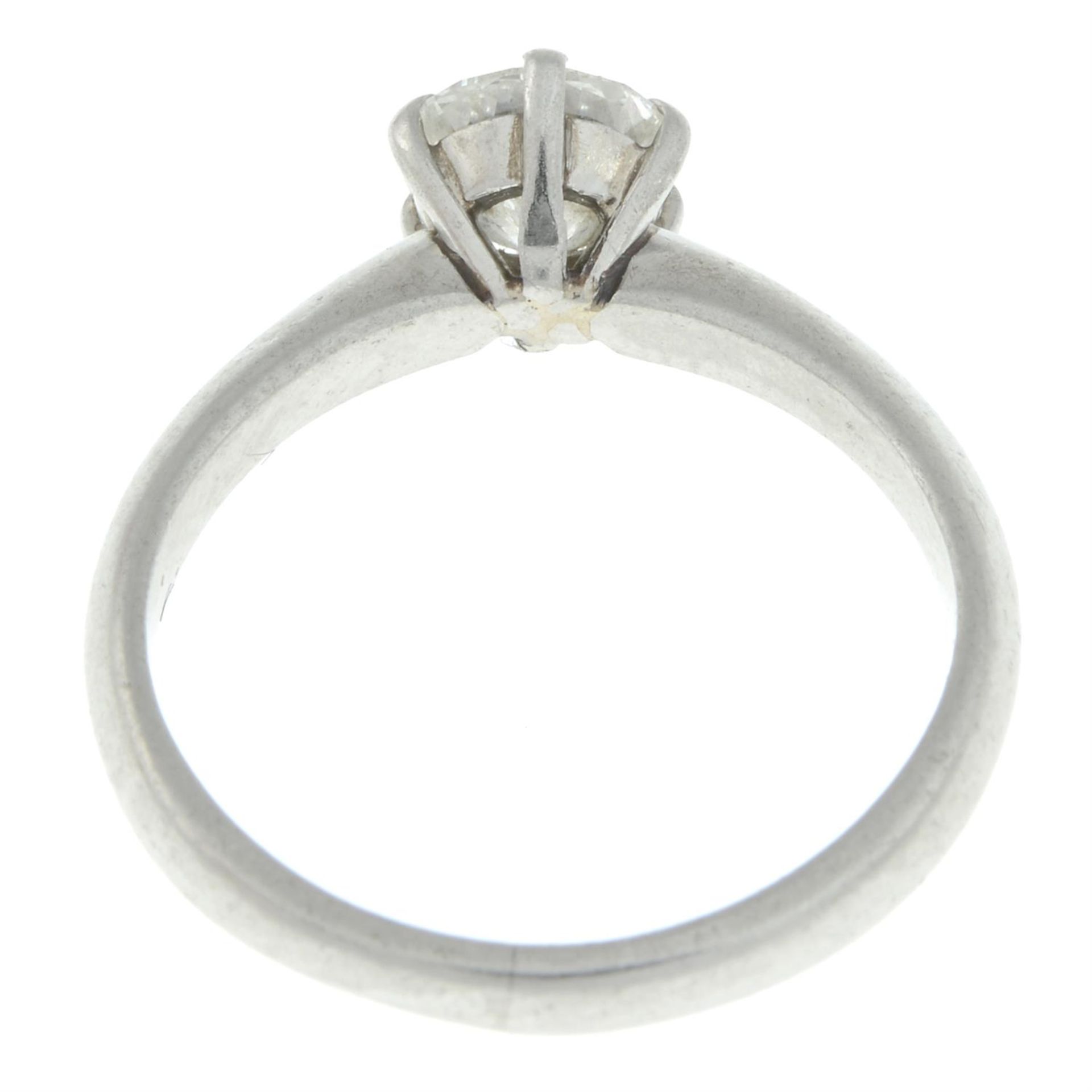 Diamond single-stone ring. - Image 2 of 2