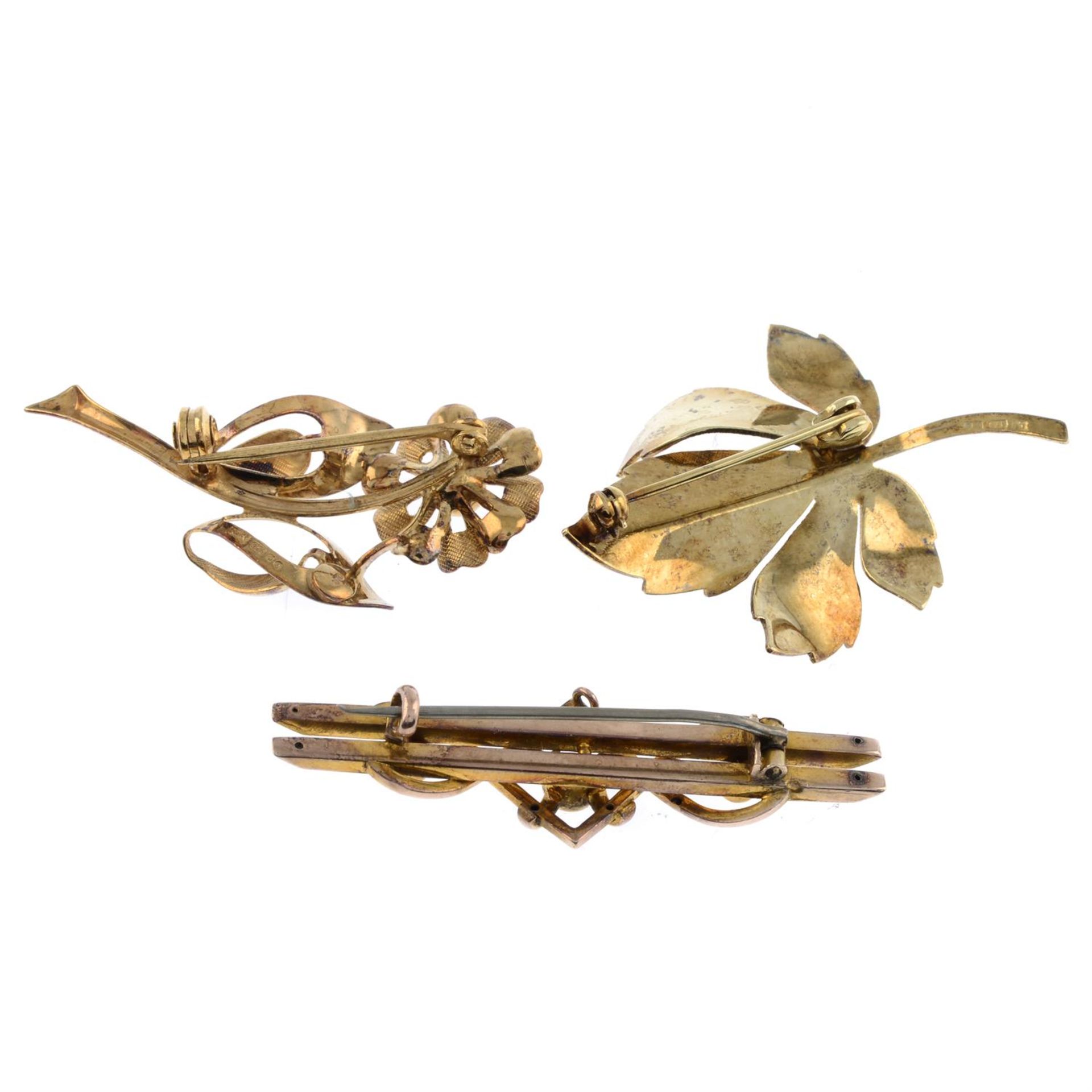 Three gold early to mid 20th C brooches - Image 2 of 2