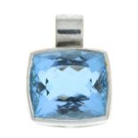 18ct gold aquamarine single-stone pendant