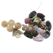 Assorted gemstones, 112g