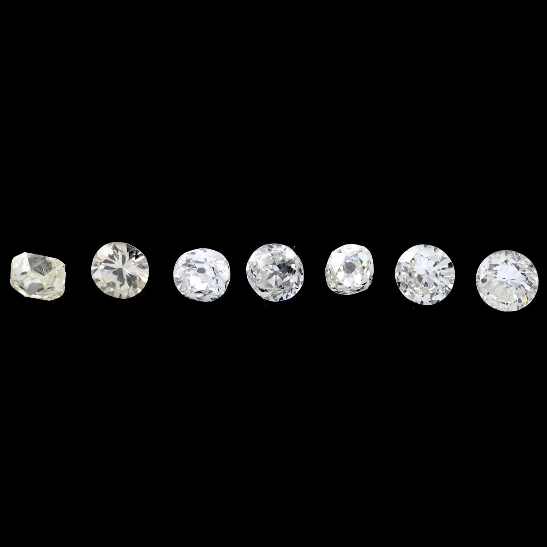 Seven vari-cut diamonds, 1.05ct