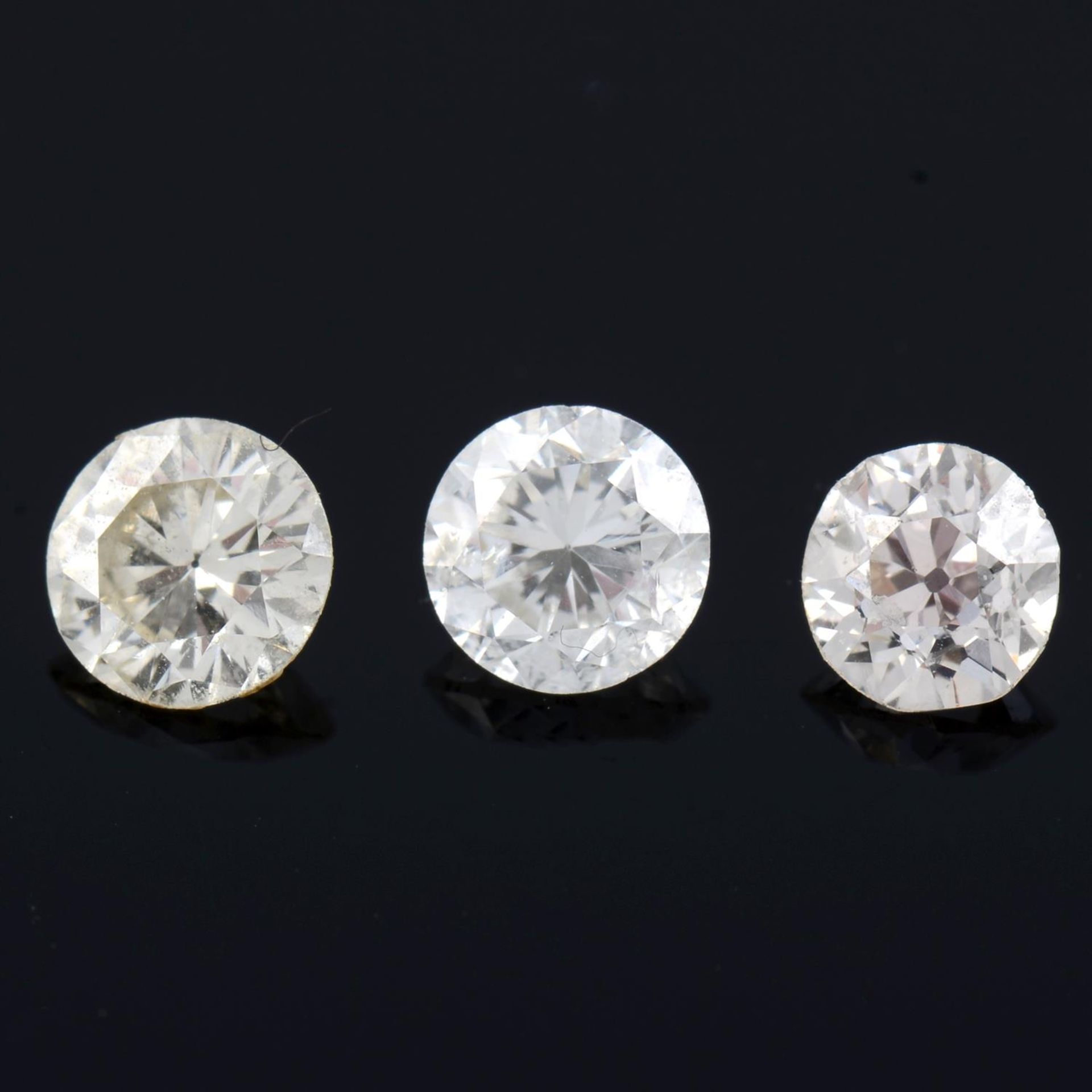Three vari-cut diamonds, 0.55ct