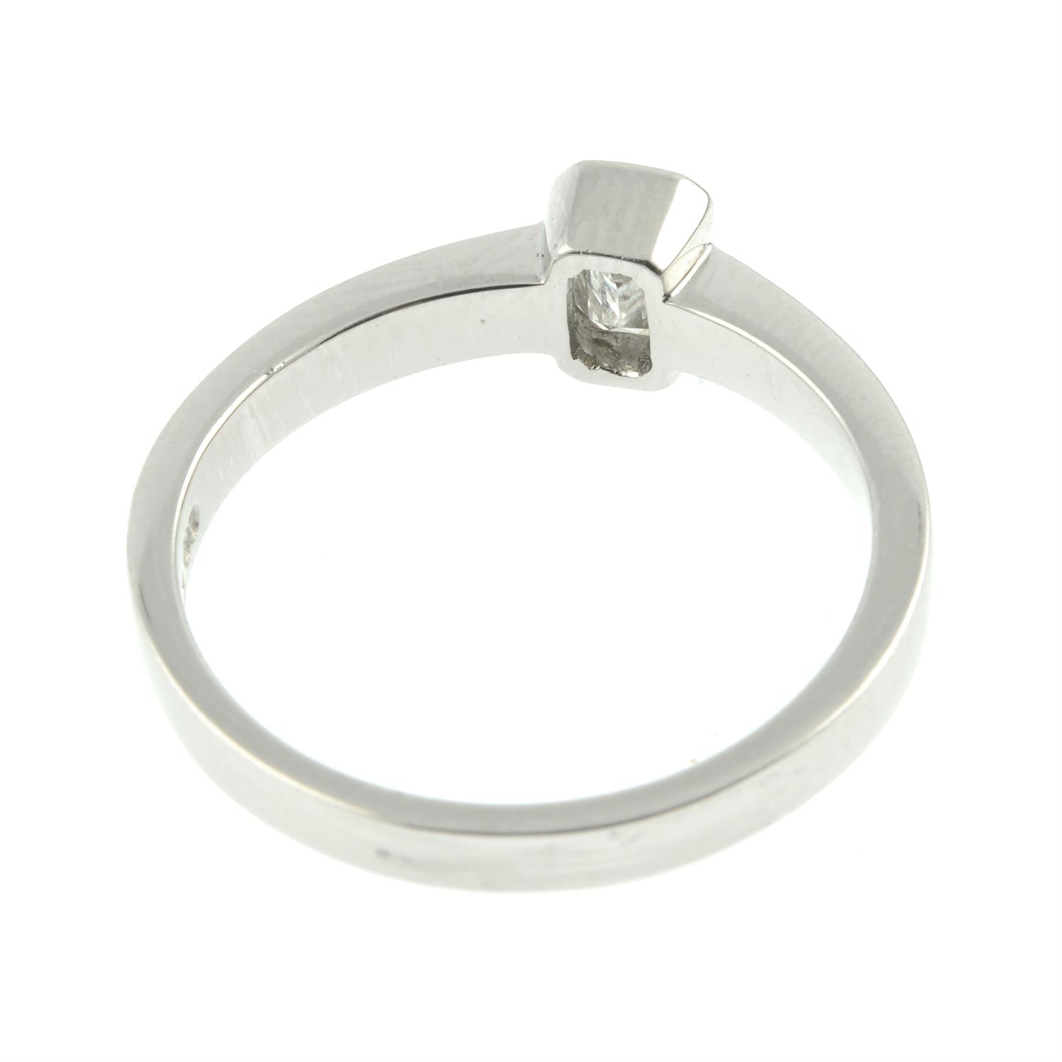 Platinum rectangular-shape diamond ring - Image 3 of 5