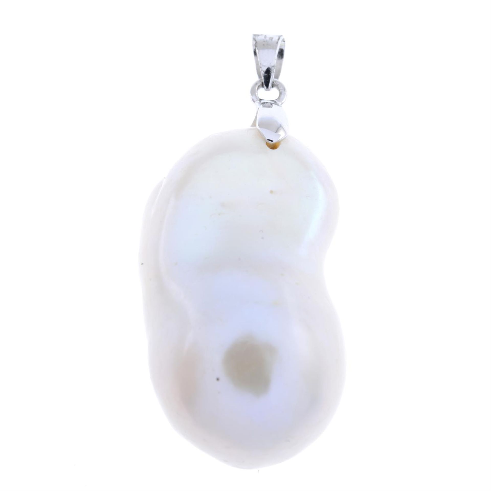 Baroque pearl pendant