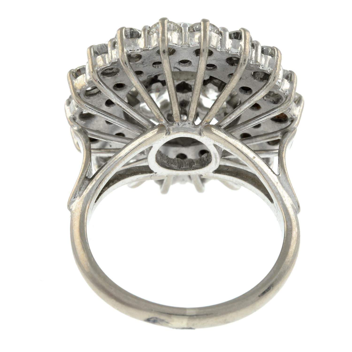 Diamond cluster ring - Image 2 of 5