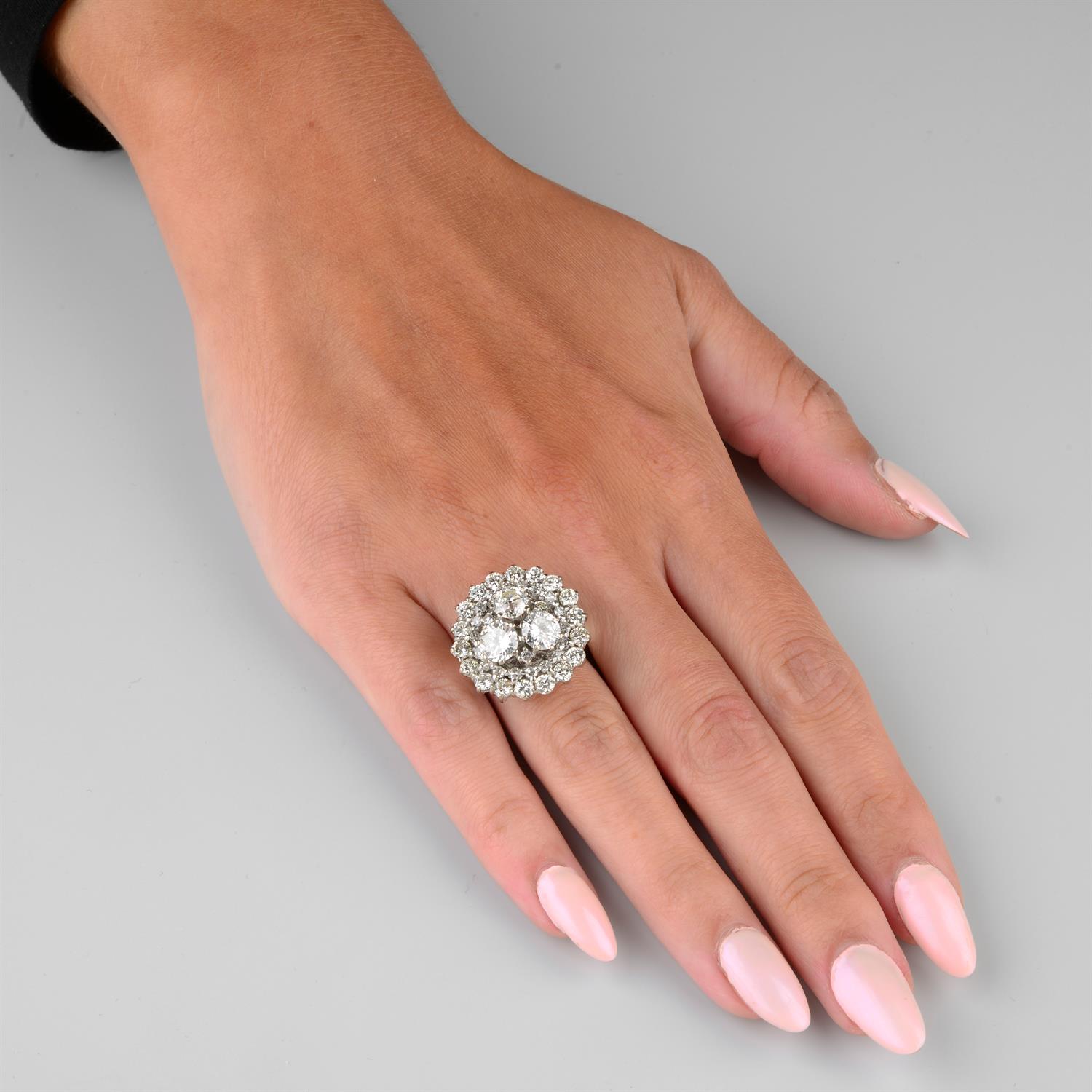 Diamond cluster ring - Image 5 of 5