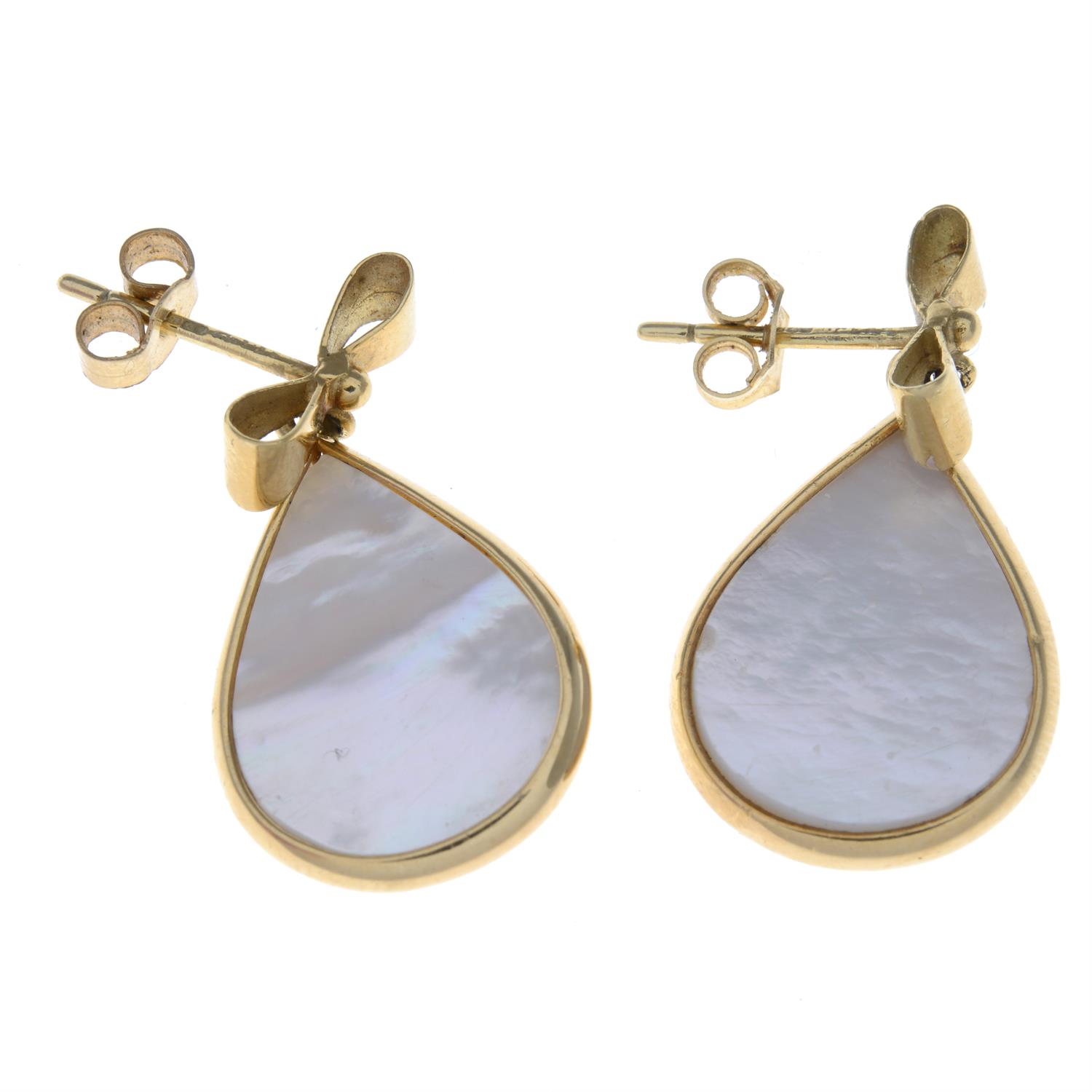 18ct gold mabe pearl & mother-of-pearl drop earrings - Image 2 of 2