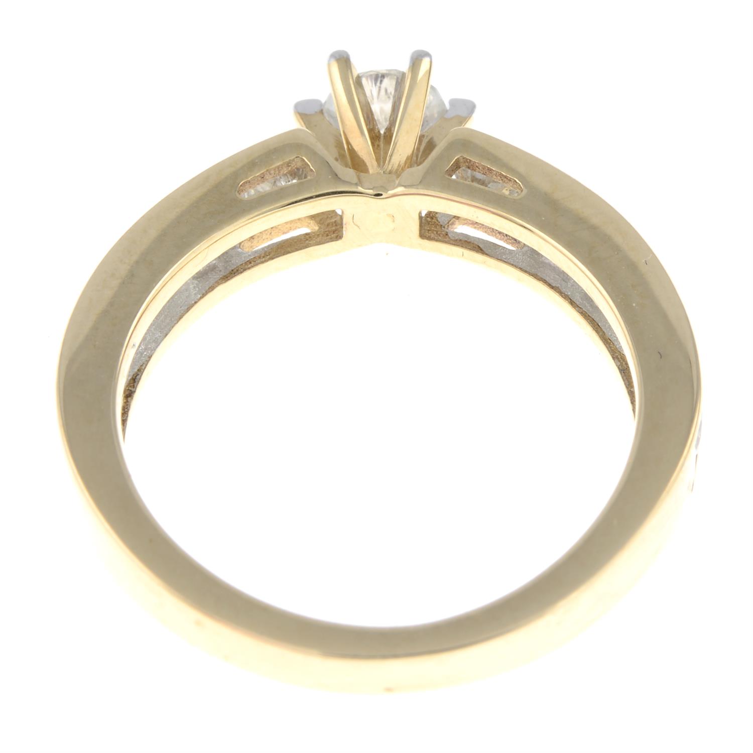 9ct gold diamond ring - Image 2 of 4