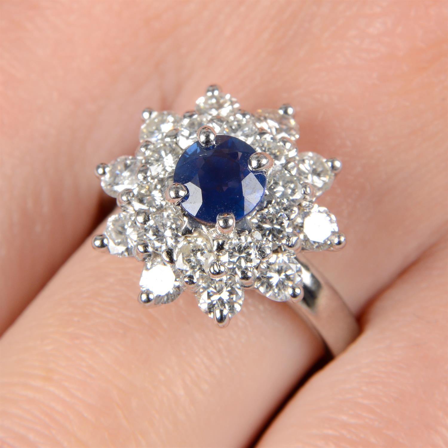Platinum sapphire & diamond ring - Image 4 of 4